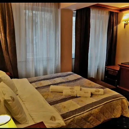 ホテル Elsa スコピエ